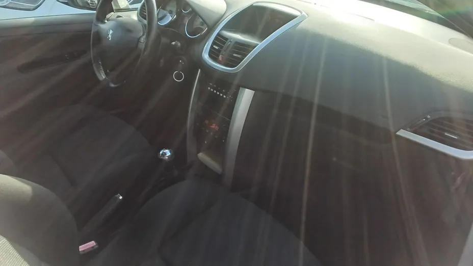 PEUGEOT 207 -