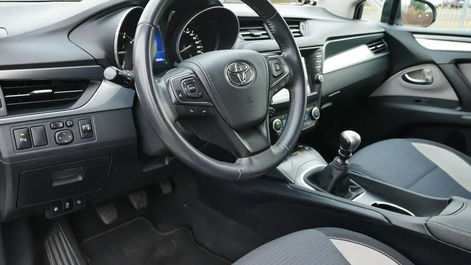 TOYOTA Avensis -