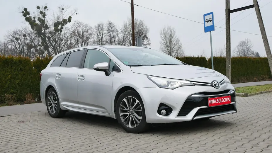 TOYOTA Avensis -