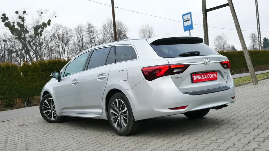TOYOTA Avensis -