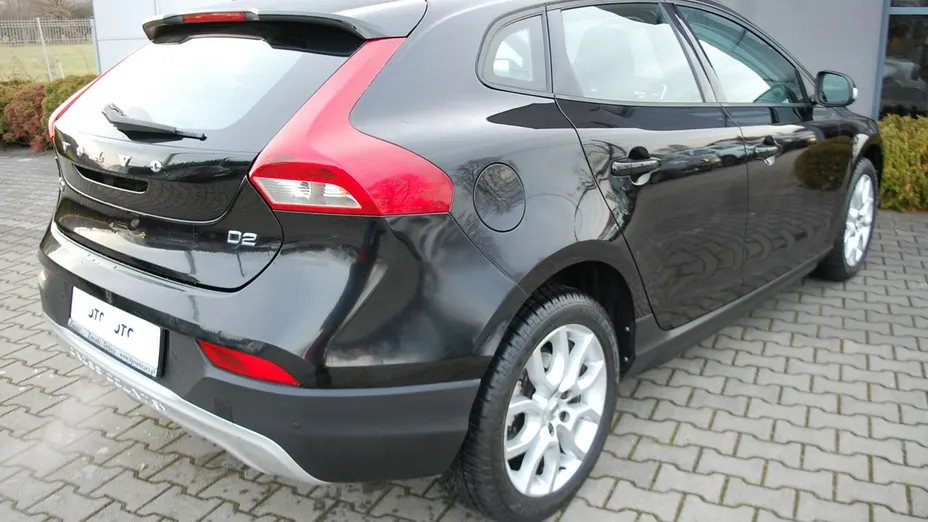VOLVO V40 Cross Country -