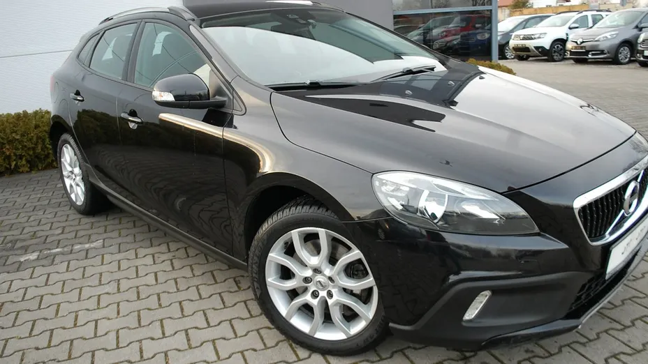 VOLVO V40 Cross Country -