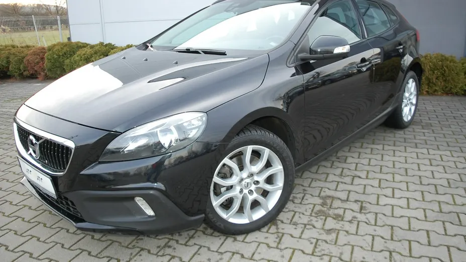 VOLVO V40 Cross Country -