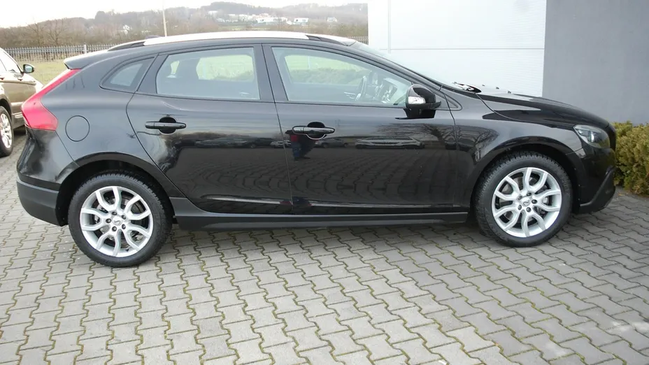 VOLVO V40 Cross Country -