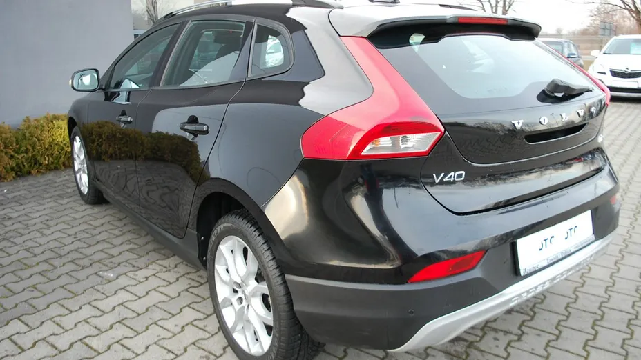 VOLVO V40 Cross Country -