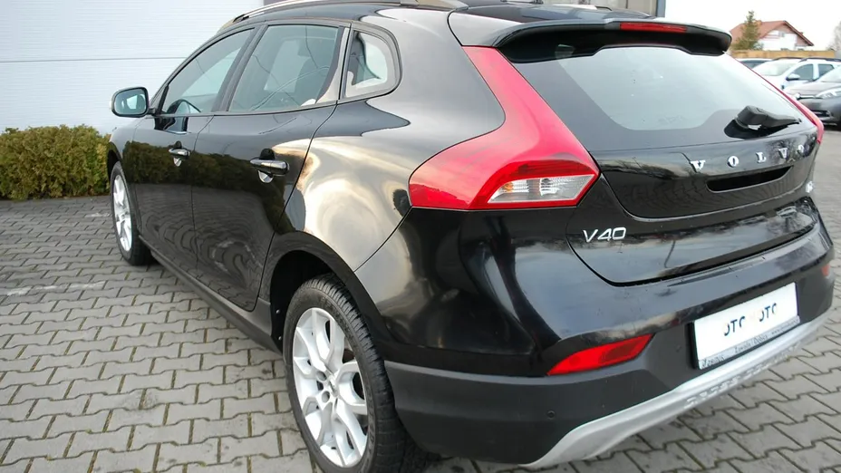 VOLVO V40 Cross Country -