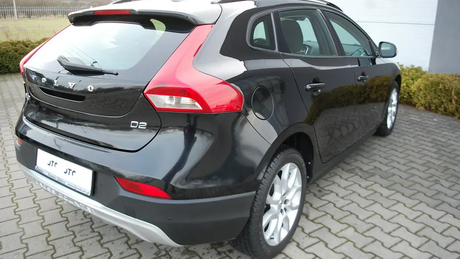 VOLVO V40 Cross Country -