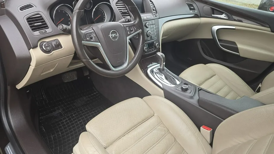 OPEL Insignia -