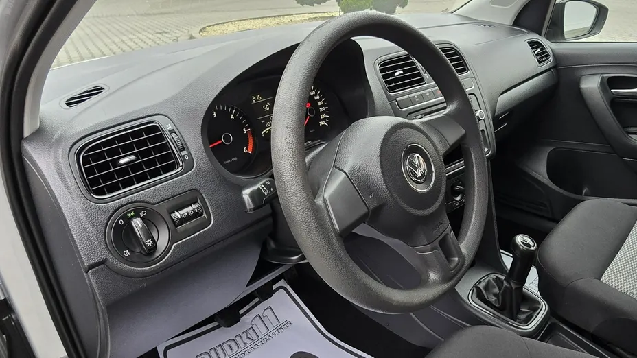 VOLKSWAGEN Polo -