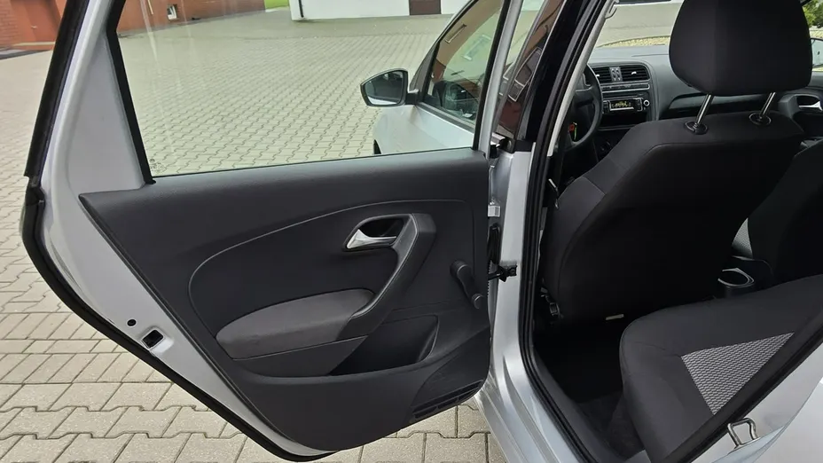 VOLKSWAGEN Polo -