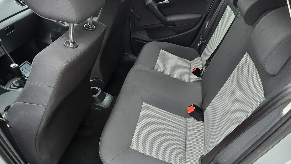 VOLKSWAGEN Polo -