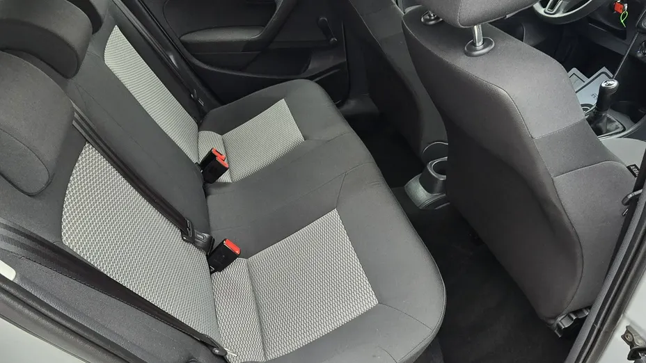 VOLKSWAGEN Polo -