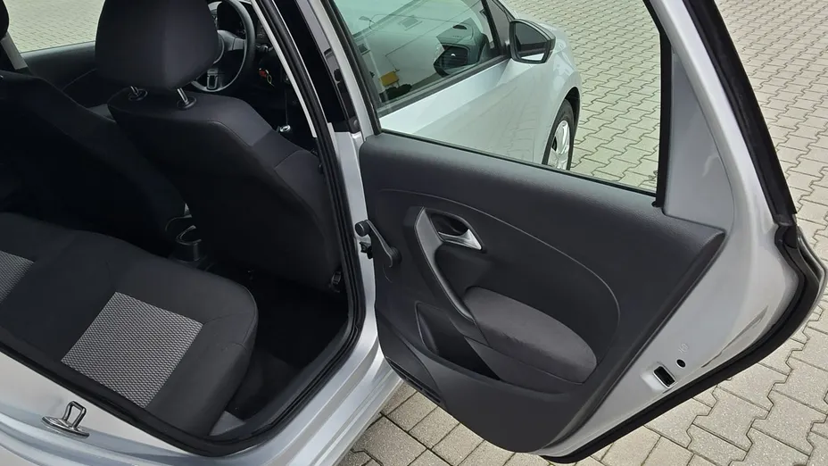 VOLKSWAGEN Polo -