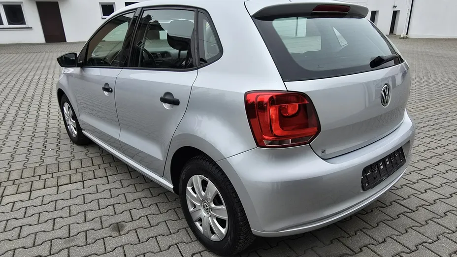 VOLKSWAGEN Polo -