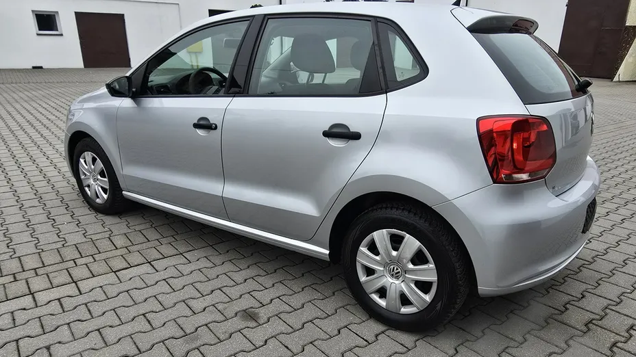 VOLKSWAGEN Polo -