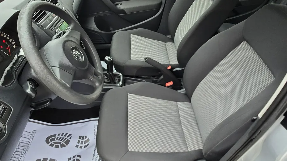 VOLKSWAGEN Polo -