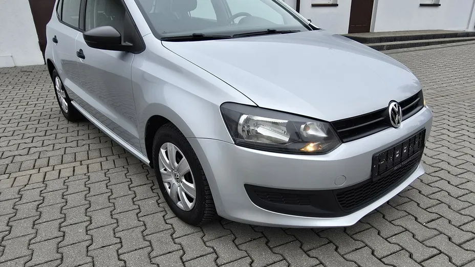 VOLKSWAGEN Polo -