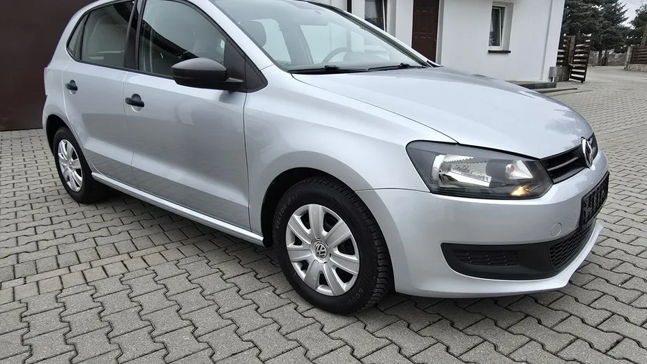 VOLKSWAGEN Polo -