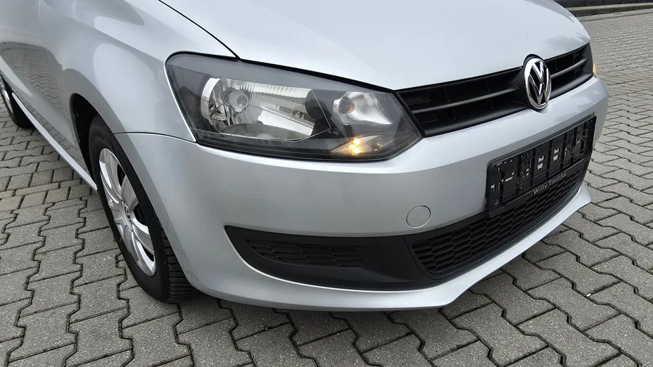 VOLKSWAGEN Polo -