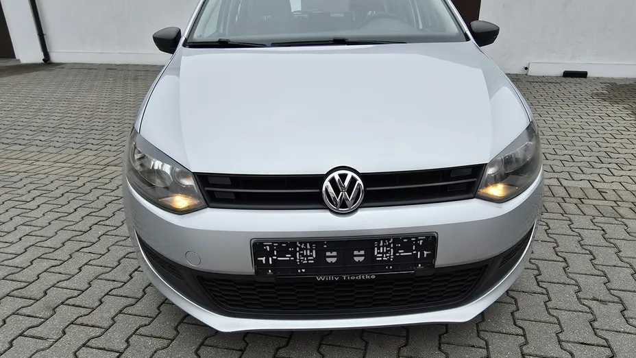 VOLKSWAGEN Polo -