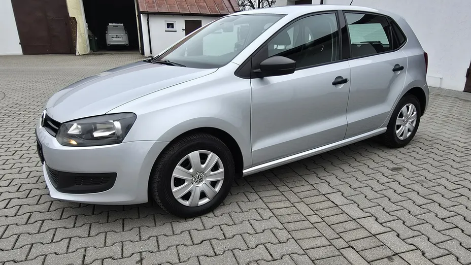 VOLKSWAGEN Polo -