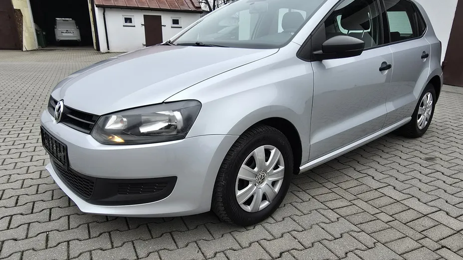 VOLKSWAGEN Polo -