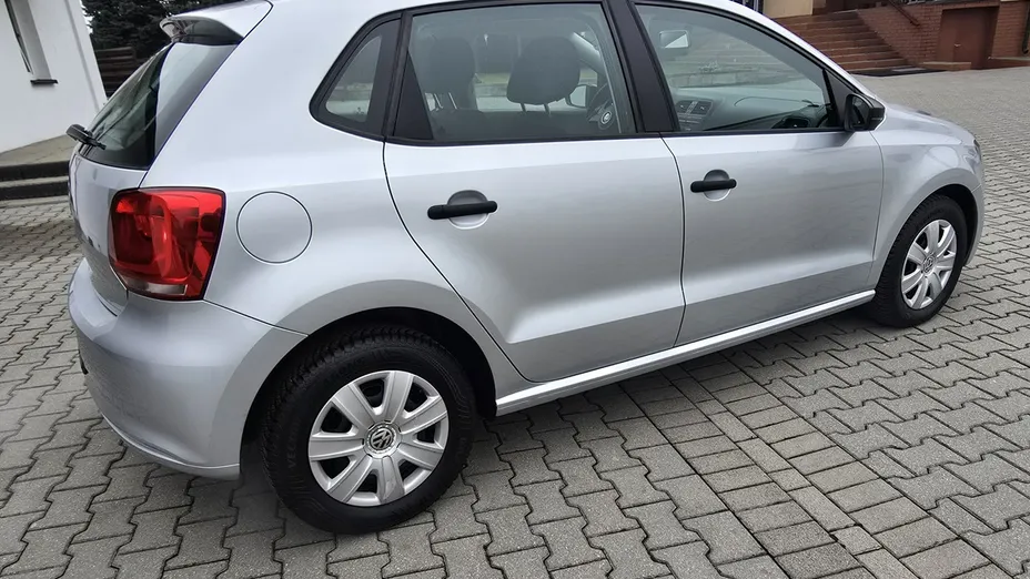 VOLKSWAGEN Polo -