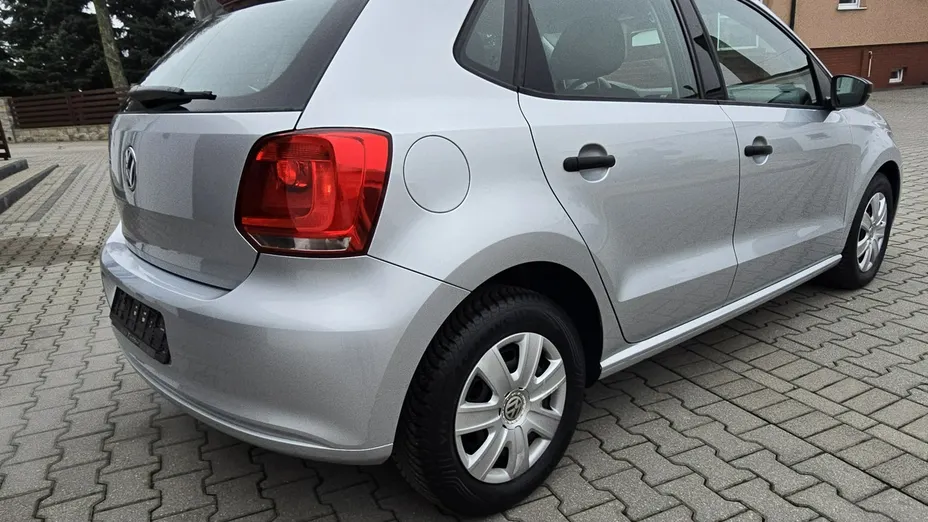 VOLKSWAGEN Polo -