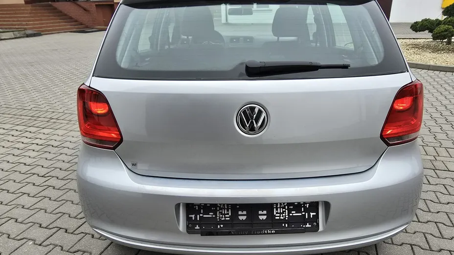 VOLKSWAGEN Polo -