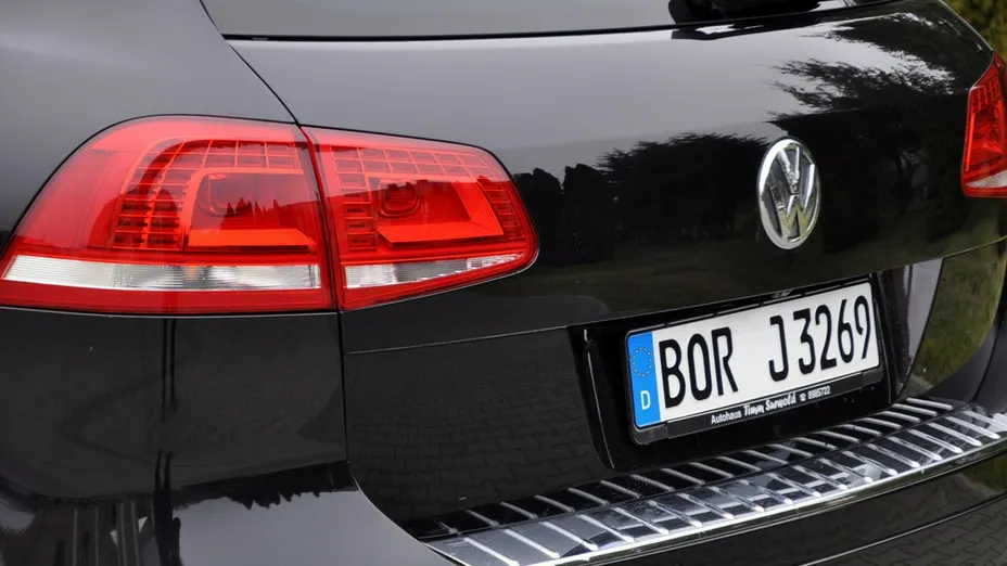 VOLKSWAGEN Touareg -