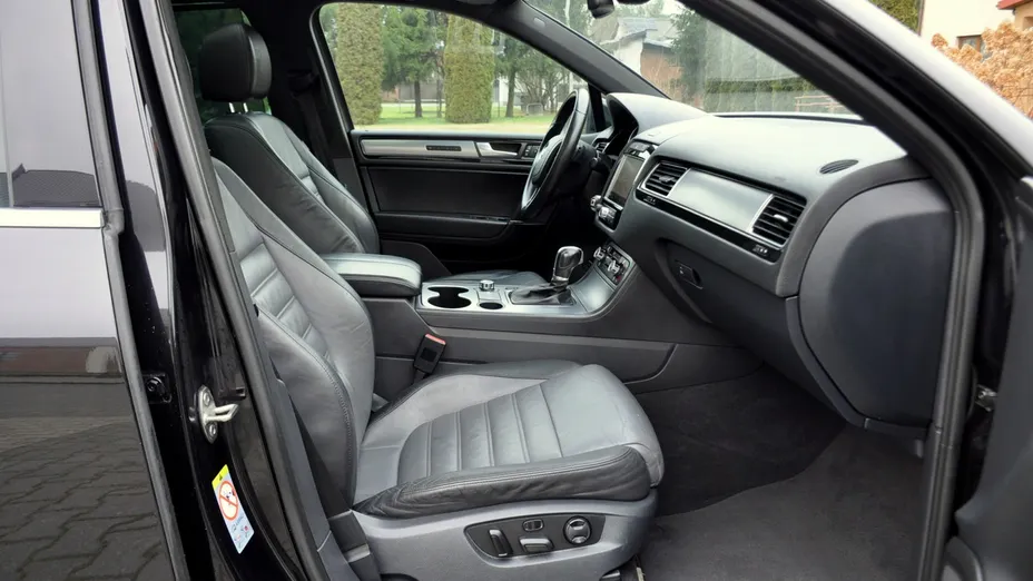 VOLKSWAGEN Touareg -