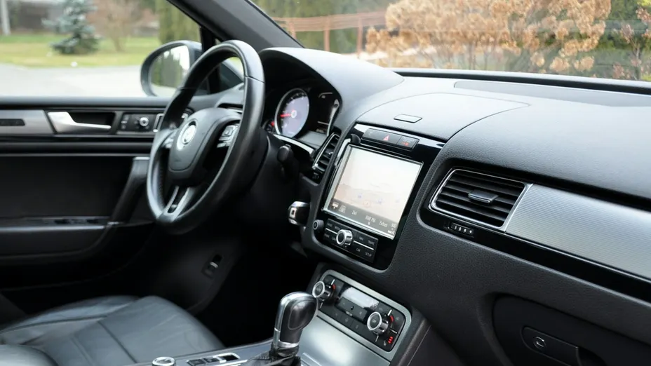 VOLKSWAGEN Touareg -