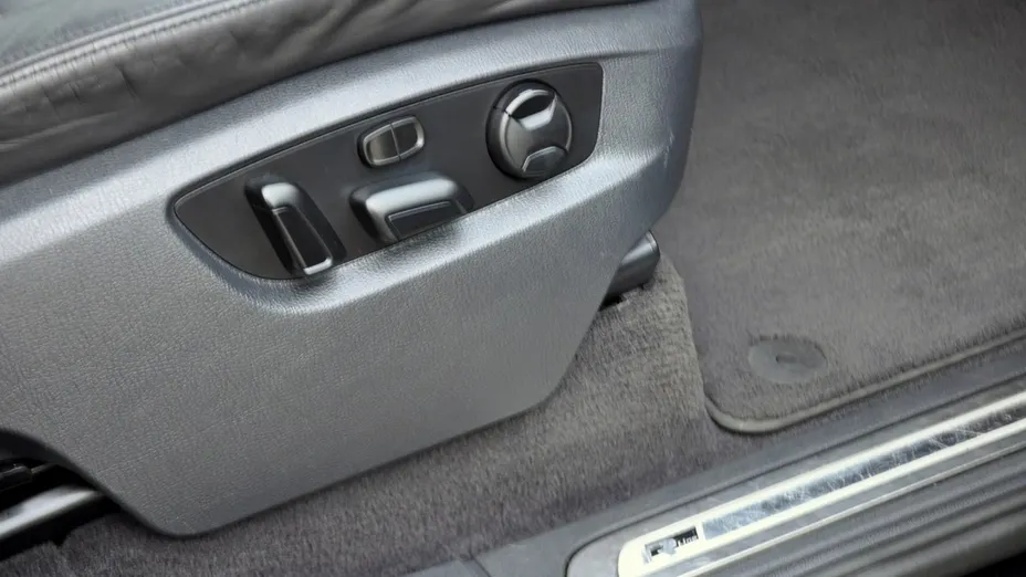 VOLKSWAGEN Touareg -