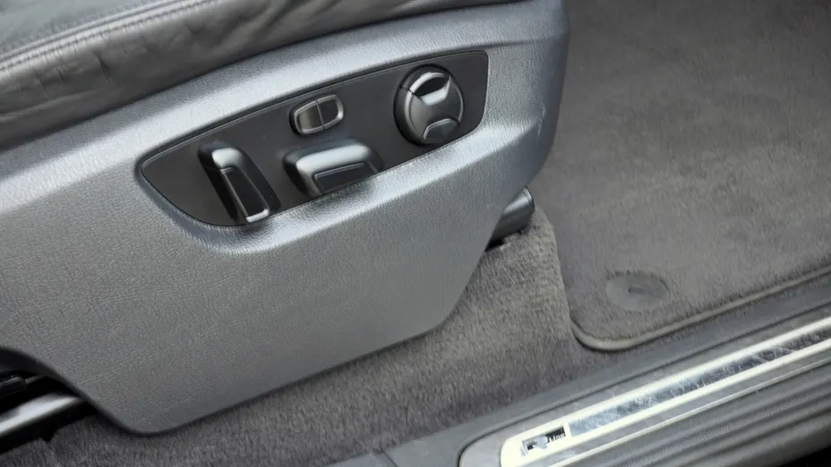 VOLKSWAGEN Touareg -