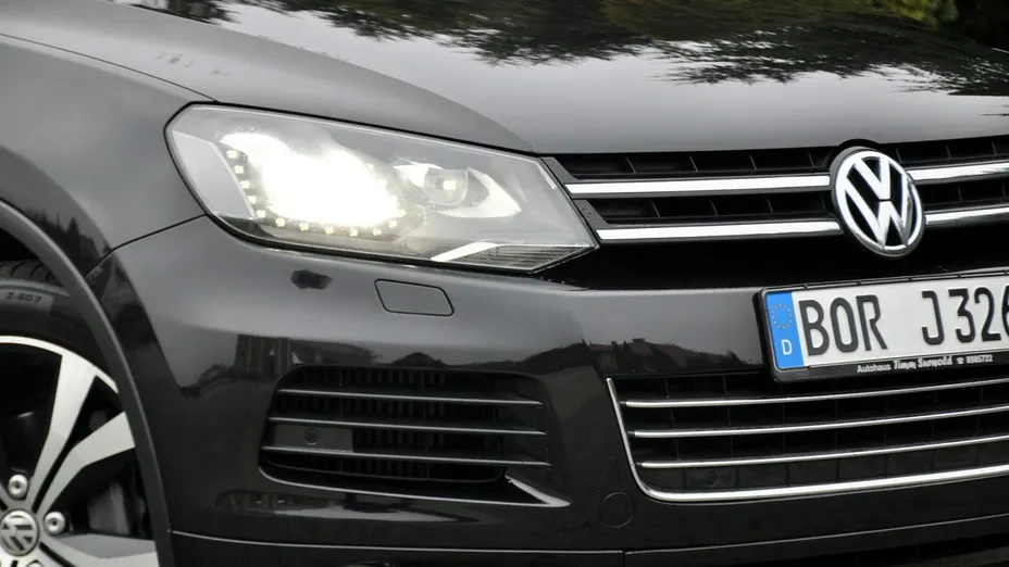 VOLKSWAGEN Touareg -