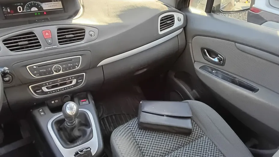 RENAULT Scenic -