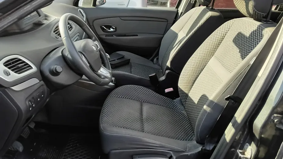RENAULT Scenic -