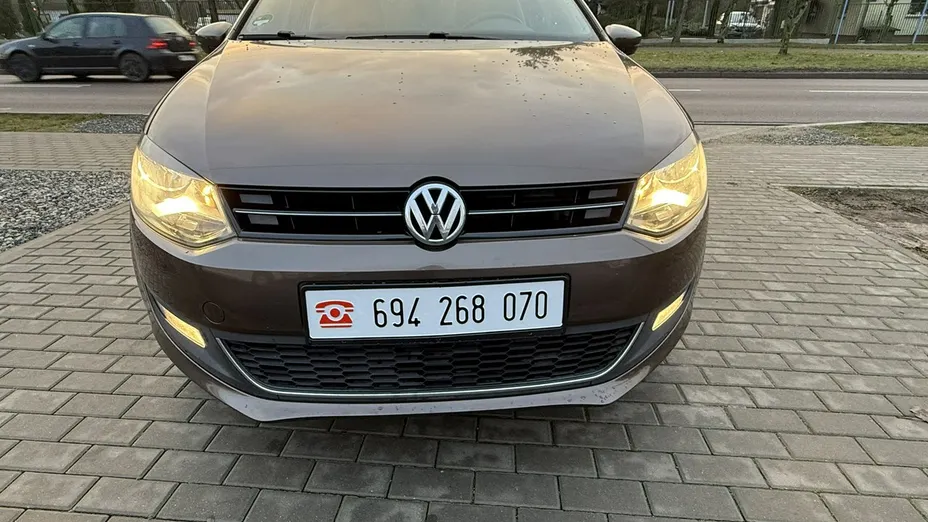 VOLKSWAGEN Polo -