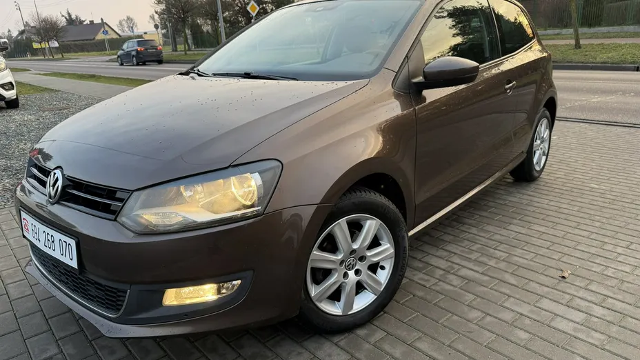 VOLKSWAGEN Polo -