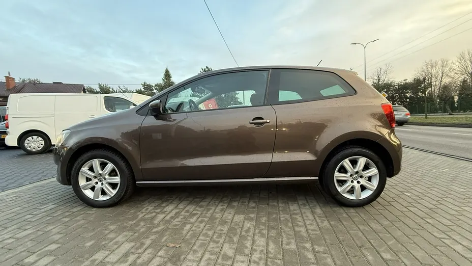 VOLKSWAGEN Polo -