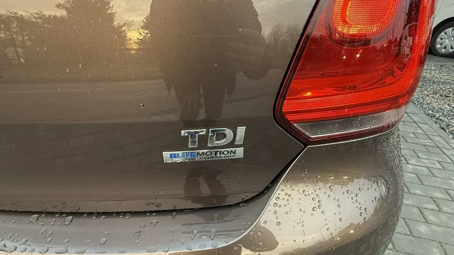 VOLKSWAGEN Polo -