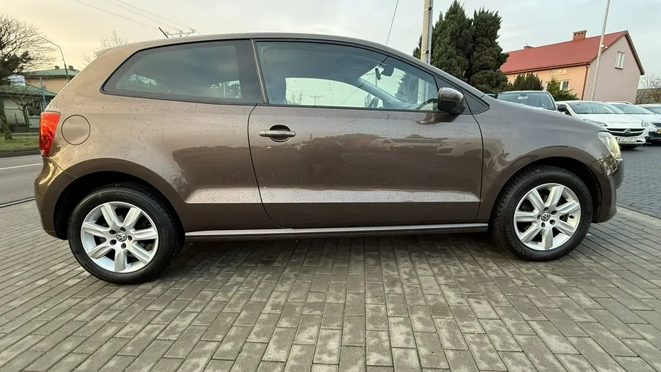 VOLKSWAGEN Polo -