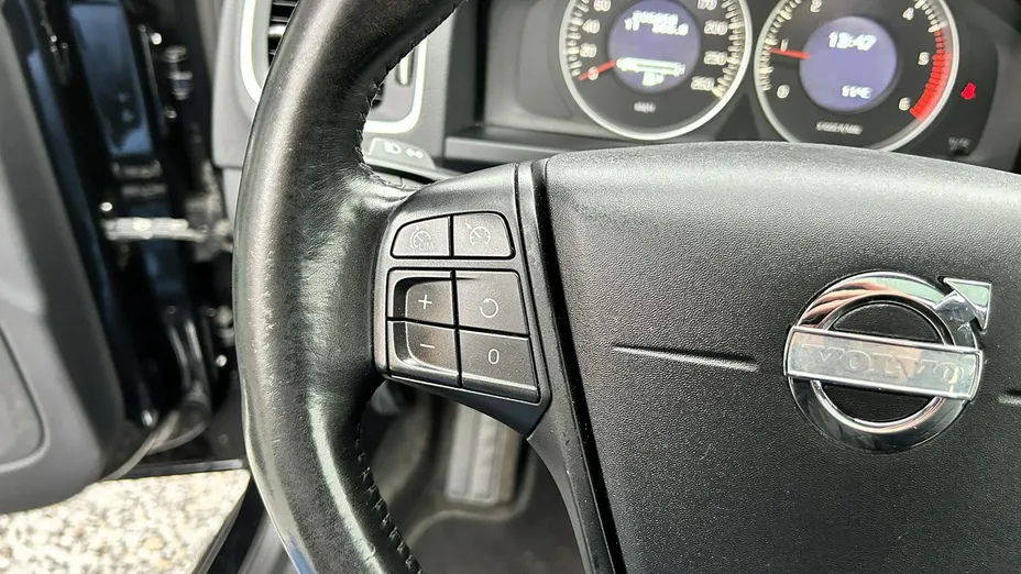 VOLVO V60 -