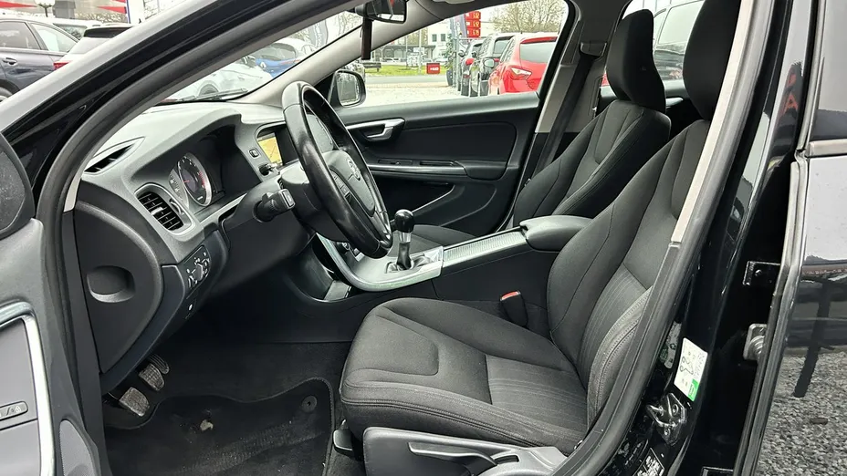 VOLVO V60 -