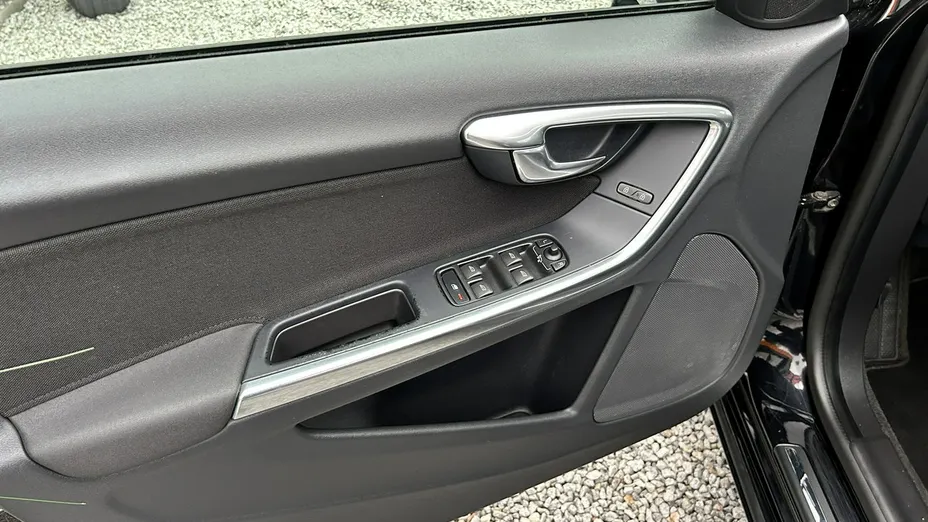 VOLVO V60 -
