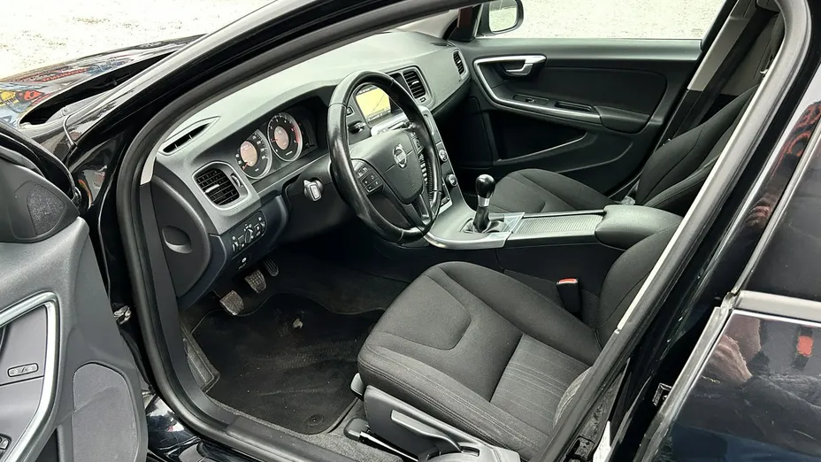 VOLVO V60 -