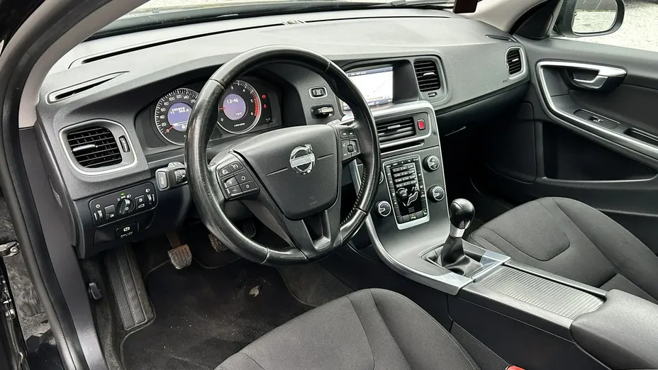 VOLVO V60 -