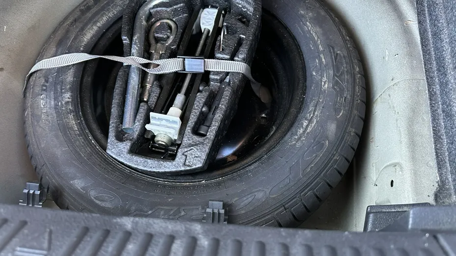 VOLKSWAGEN Polo -