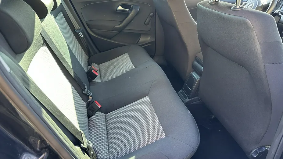 VOLKSWAGEN Polo -