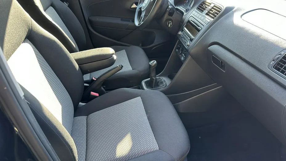 VOLKSWAGEN Polo -
